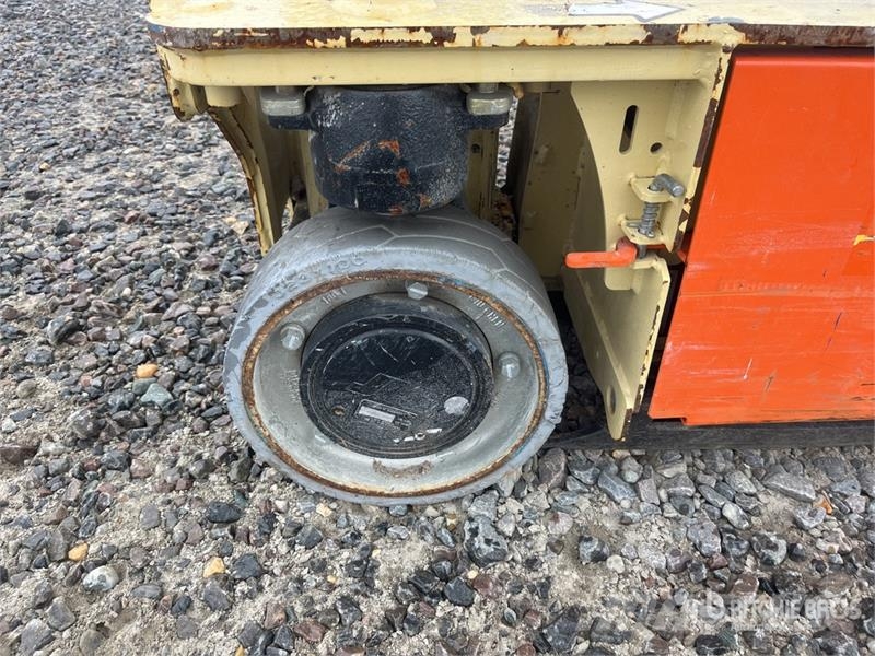 JLG 1230ES Vertical Mast Lift 垂直昇降型リフト