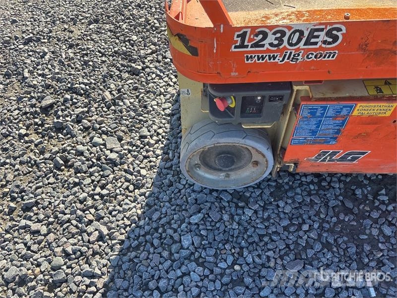 JLG 1230ES Vertical Mast Lift (Inoperable) Vertikālie pacēlāji