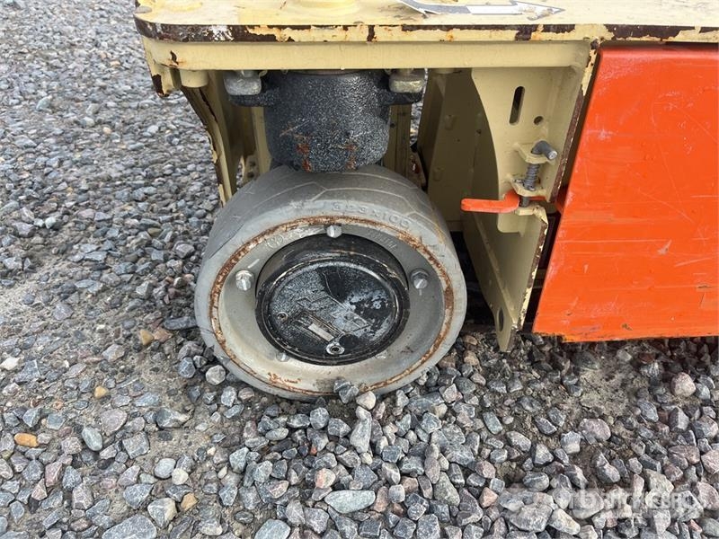 JLG 1230ES Vertical Mast Lift 垂直昇降型リフト