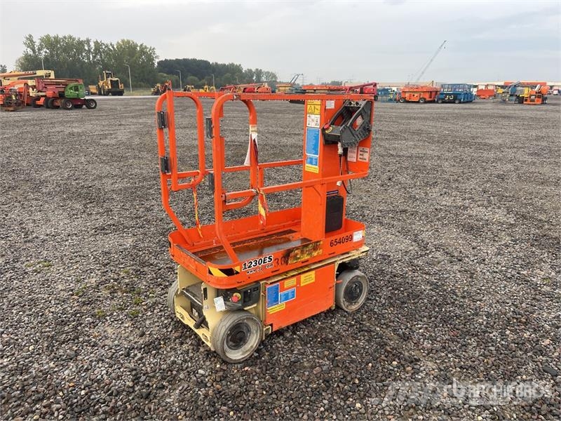 JLG 1230ES Vertical Mast Lift رافعات السارية الرأسية