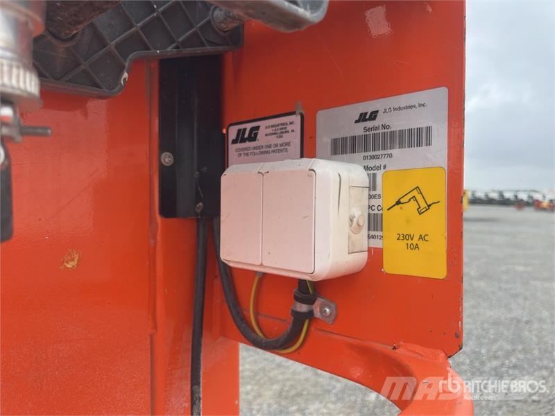 JLG 1230ES Vertical Mast Lift 垂直昇降型リフト