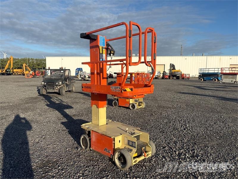 JLG 1230ES Vertical Mast Lift Vertikalna dvigala