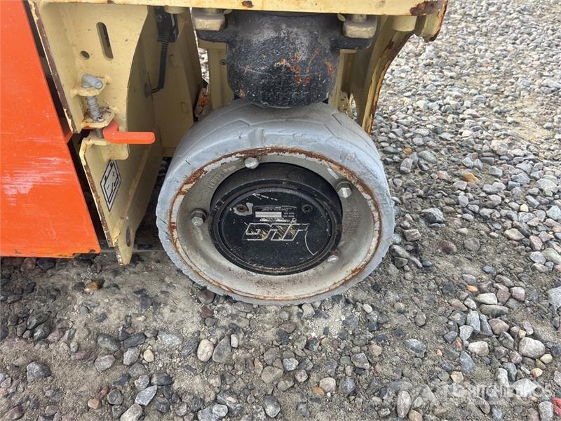 JLG 1230ES Vertical Mast Lift 垂直昇降型リフト