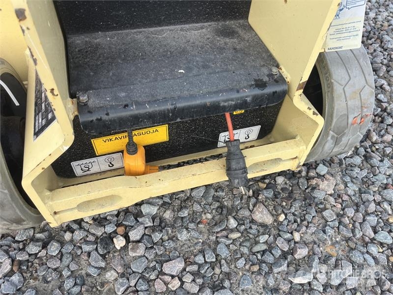JLG 1230ES Vertical Mast Lift 垂直昇降型リフト