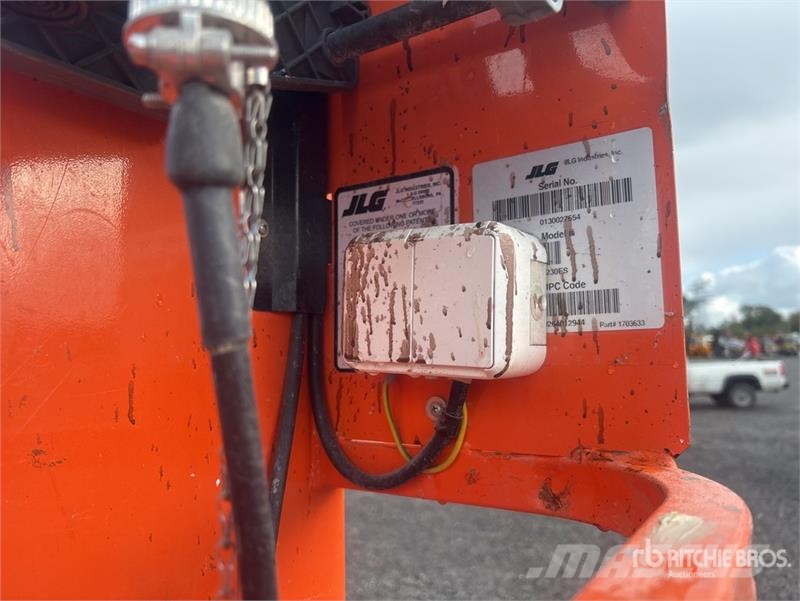 JLG 1230ES Vertical Mast Lift Personenliften en invalideliften