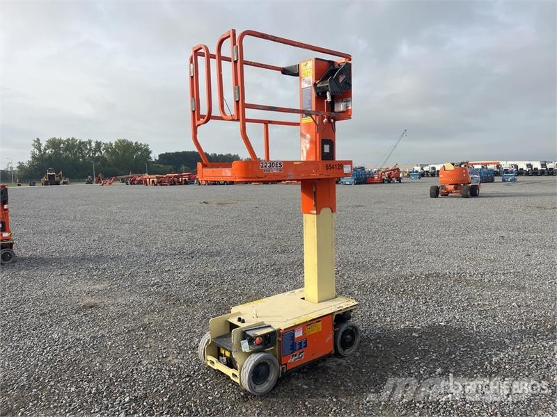 JLG 1230ES Vertical Mast Lift 垂直昇降型リフト