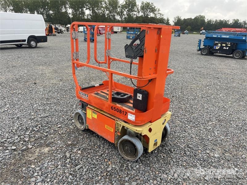 JLG 1230ES Vertical Mast Lift (Inoperable) 垂直昇降型リフト