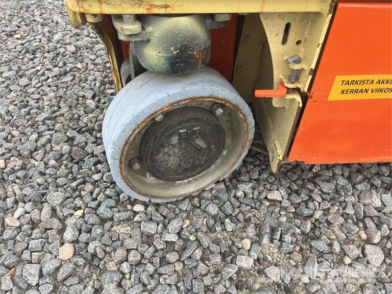 JLG 1230ES Vertical Mast Lift (Inoperable) 垂直昇降型リフト