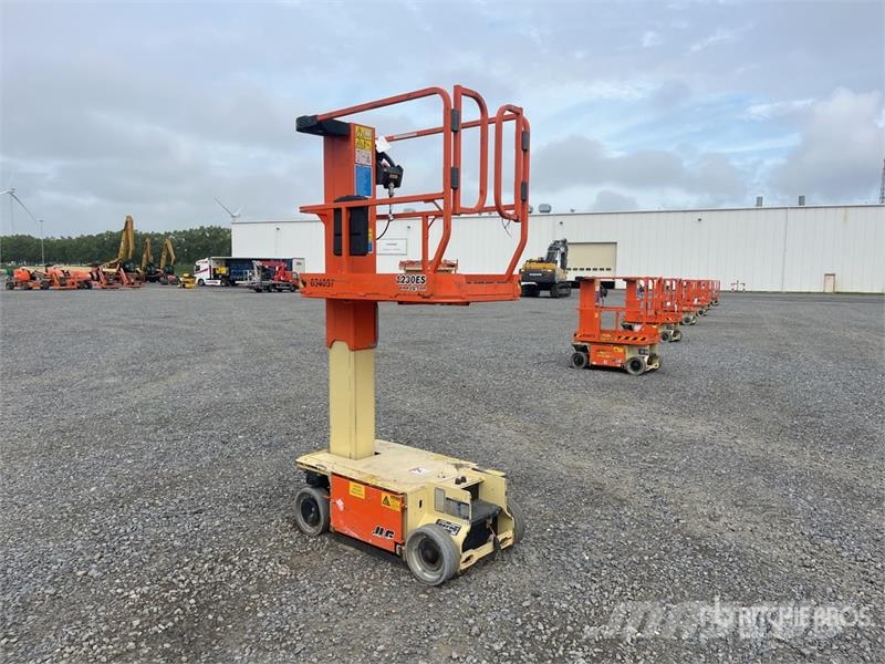 JLG 1230ES Vertical Mast Lift رافعات السارية الرأسية