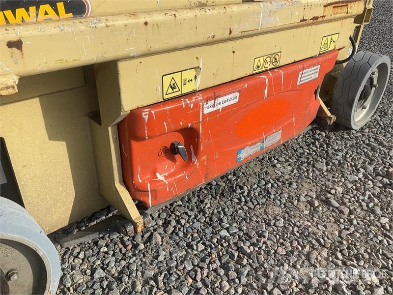 JLG 2030ES Electric Scissor Lift (Inoperable) Saksilavat