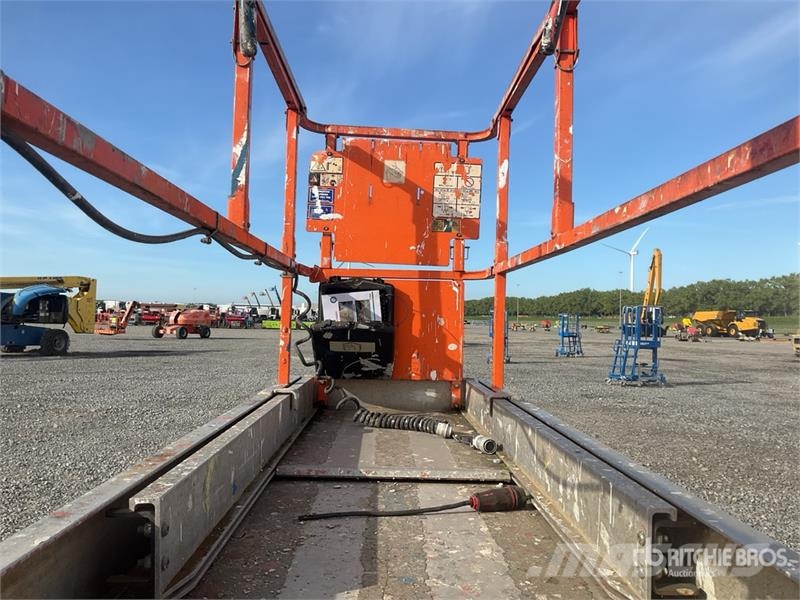 JLG 2030ES Electric Scissor Lift (Inoperable) Saksilavat