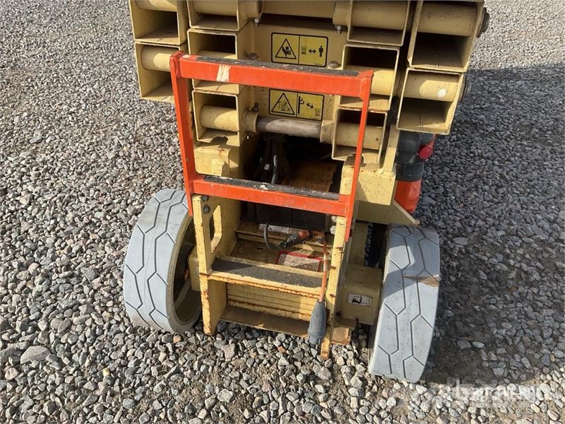 JLG 2030ES Electric Scissor Lift (Inoperable) Saksilavat