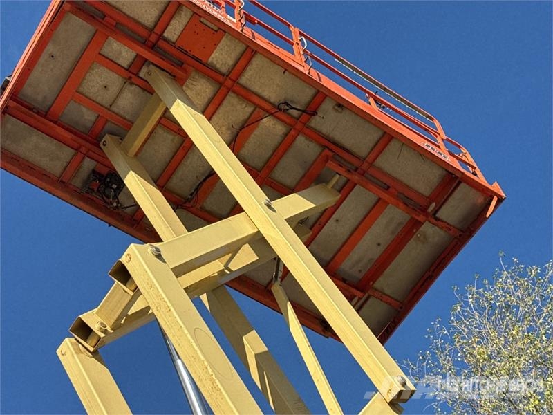 JLG 3394RT 4x4 Diesel Nacelle Ciseau Scissor Lift 剪叉式升降机