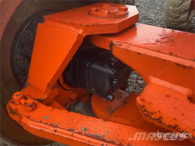 JLG 340AJ 4WD Diesel Articulating Boom Lift Karos emelők