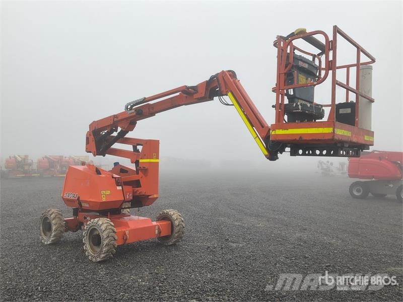 JLG 340AJ 4WD Diesel Articulating Boom Lift Karos emelők