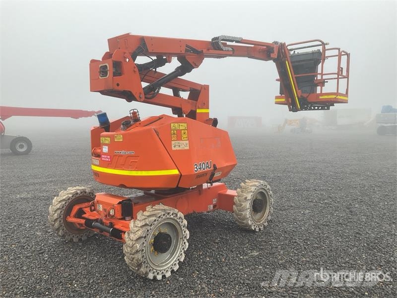 JLG 340AJ 4WD Diesel Articulating Boom Lift Karos emelők