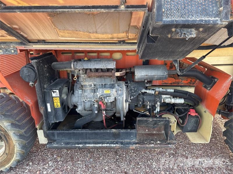 JLG 4394 RT 4x4 Diesel Nacelle Ciseau Scissor Lift 剪叉式升降机