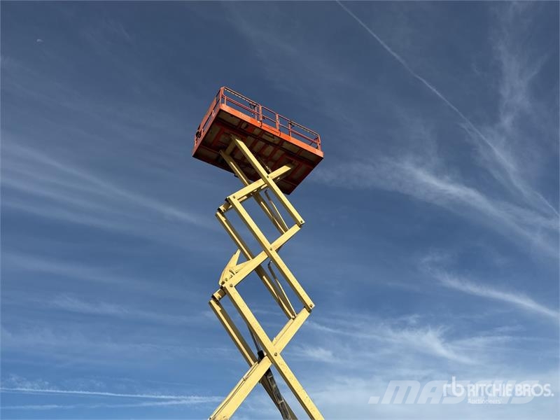 JLG 4394 RT 4x4 Diesel Nacelle Ciseau Scissor Lift 剪叉式升降机