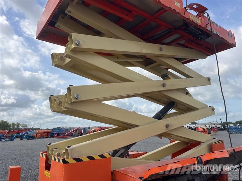 JLG 4394 RT 4x4 Diesel Scissor Lift Šķerveida pacēlāji