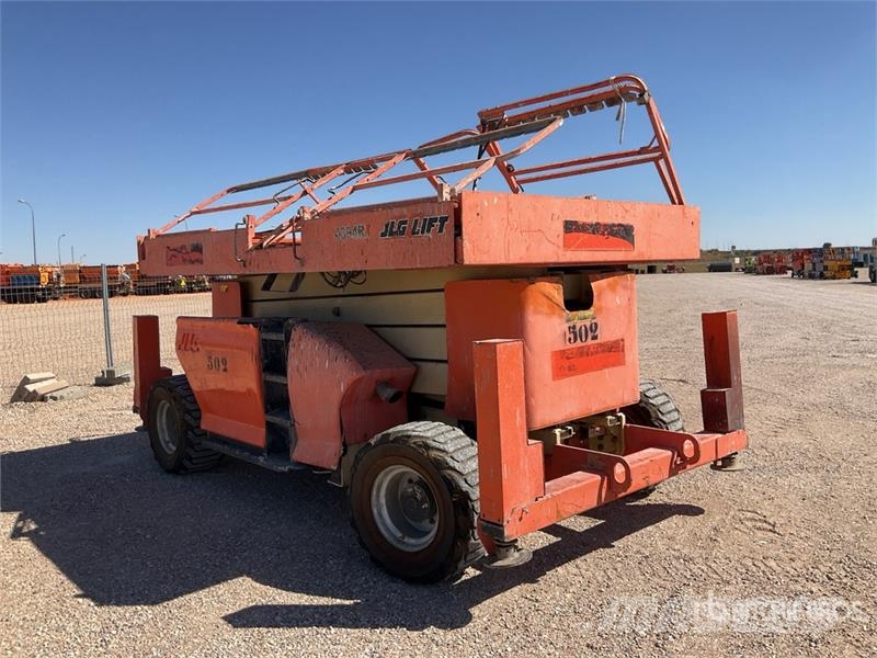JLG 4394RT 4x4 Diesel Scissor Lift 剪叉式升降机
