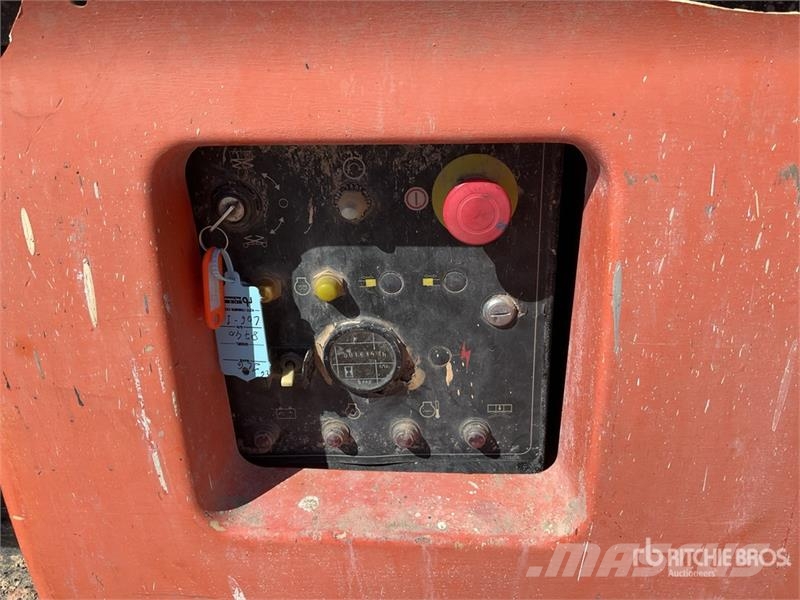 JLG 4394RT 4x4 Diesel Scissor Lift 剪叉式升降机