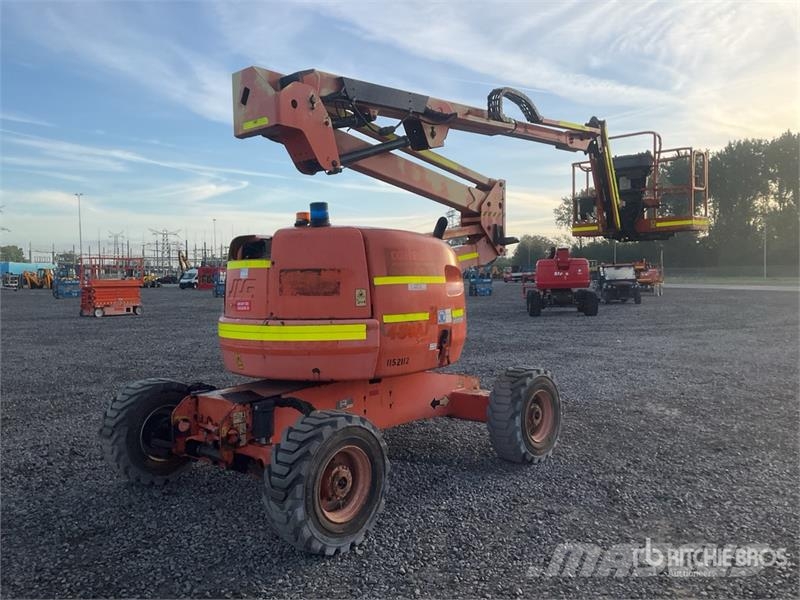 JLG 450AJ 4WD Diesel Articulating Boom Lift Knikarmhoogwerkers