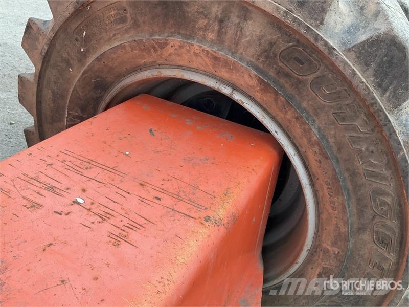 JLG 450AJ Series ll 4WD Diesel Articulating Boom Lift Strēles pacēlāji