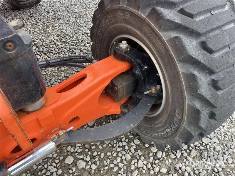 JLG 520AJ 4WD Diesel Articulating Boom Lift Strēles pacēlāji