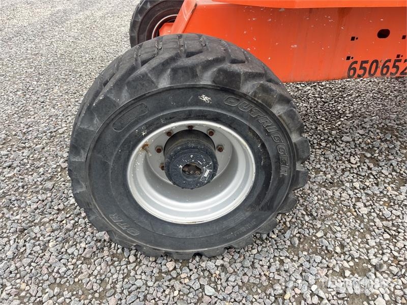 JLG 520AJ 4WD Diesel Articulating Boom Lift Strēles pacēlāji