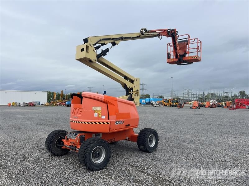 JLG 520AJ 4WD Diesel Articulating Boom Lift Strēles pacēlāji