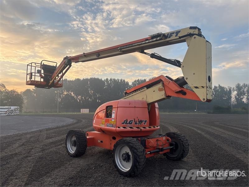 JLG 600AJ 4WD Diesel Articulating Boom Lift Knikarmhoogwerkers