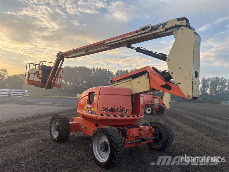 JLG 600AJ 4WD Diesel Articulating Boom Lift رافعات سلة مفصلية