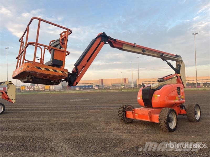 JLG 600AJ 4WD Diesel Articulating Boom Lift رافعات سلة مفصلية