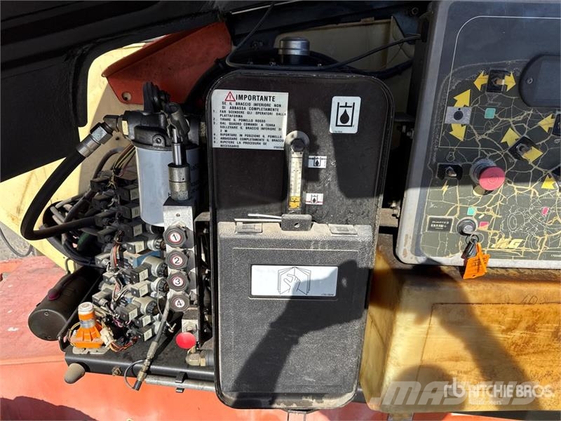 JLG 600AJ Diesel Articulating Boom Lift Zglobne podizne platforme