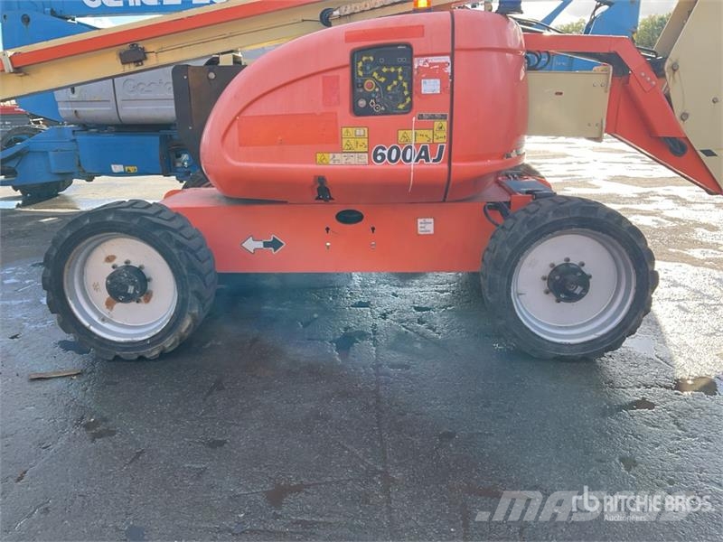 JLG 600AJS 4WD Diesel Articulating Boom Lift Articulated boom lifts