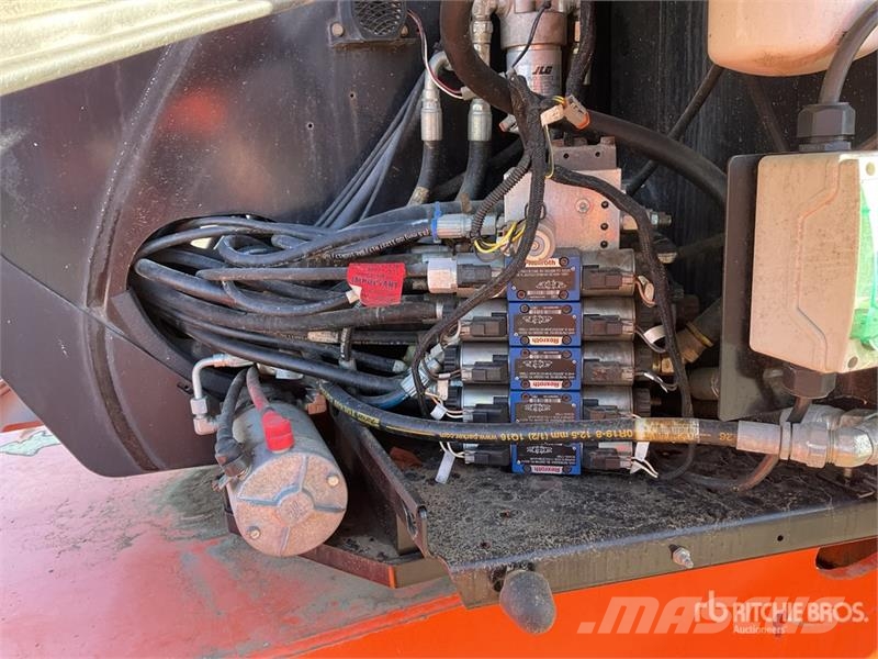 JLG 600AJS 4WD Diesel Articulating Boom Lift Articulated boom lifts