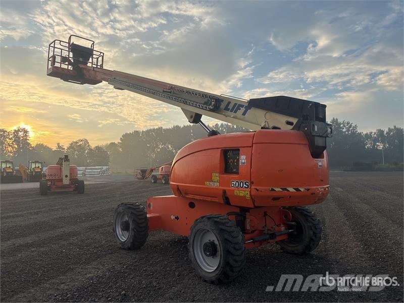 JLG 600S 4WD Diesel Telescopic Boom Lift رافعات سلة تلسكوبية