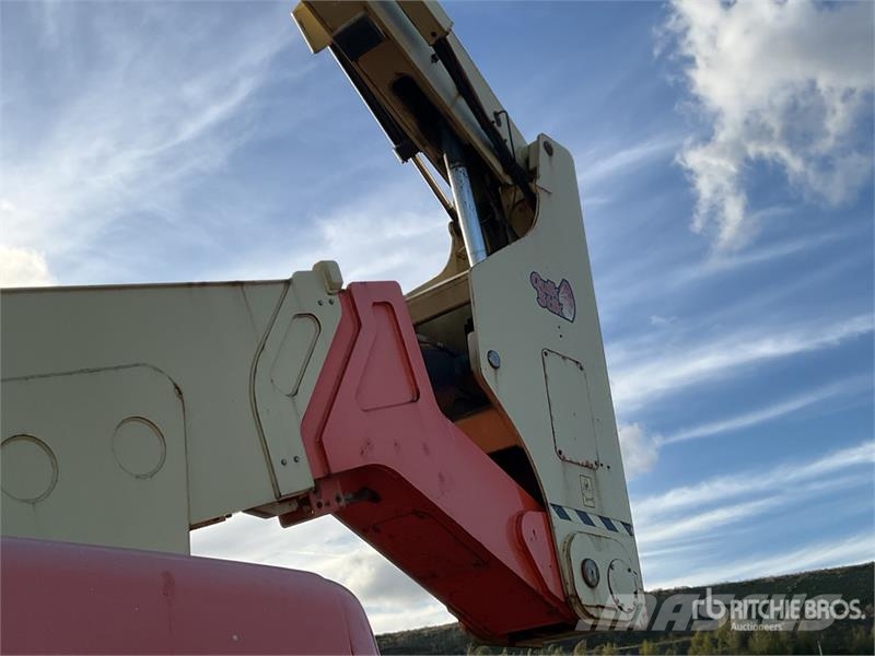 JLG 800 AJ 4WD Diesel Articulating Boom Lift Articulated boom lifts