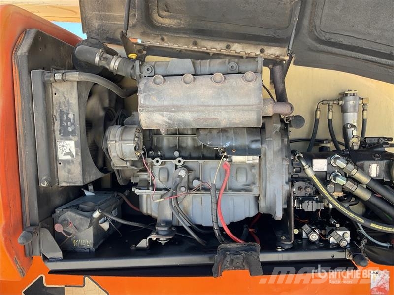 JLG 800 AJ 4WD Diesel Articulating Boom Lift Zglobne dvižne ploščadi