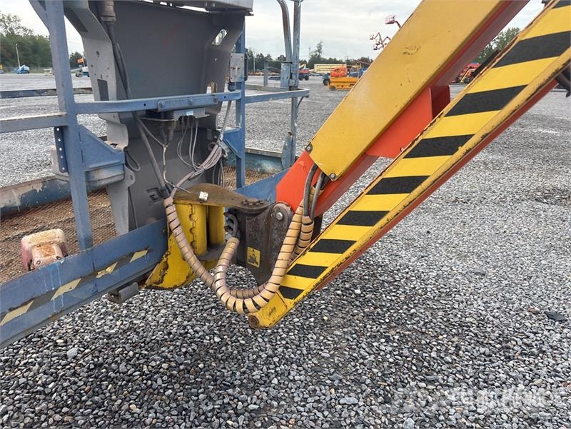 JLG 800 AJ 4WD Diesel Articulating Boom Lift Strēles pacēlāji