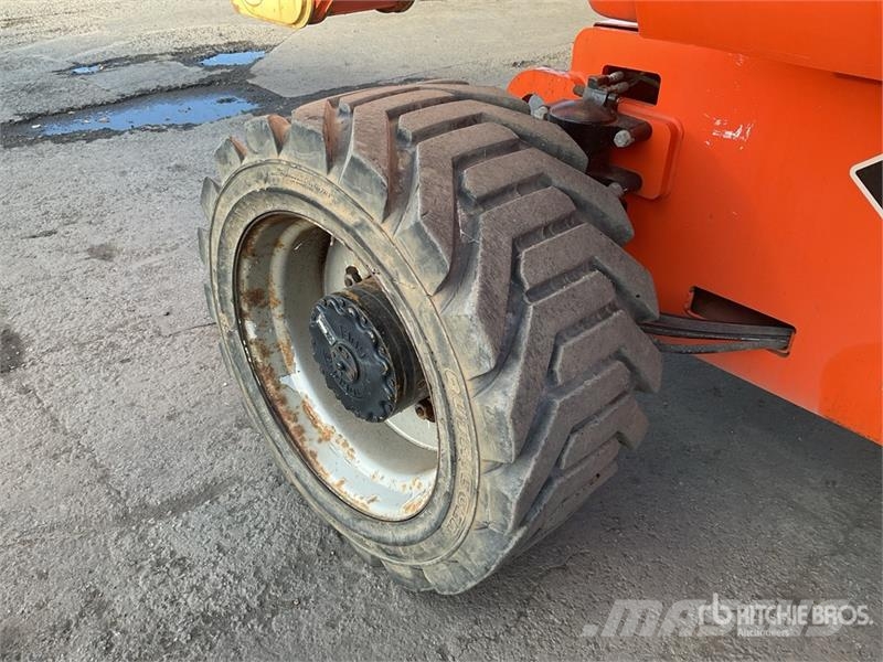 JLG 800 AJ 4WD Diesel Articulating Boom Lift Articulated boom lifts