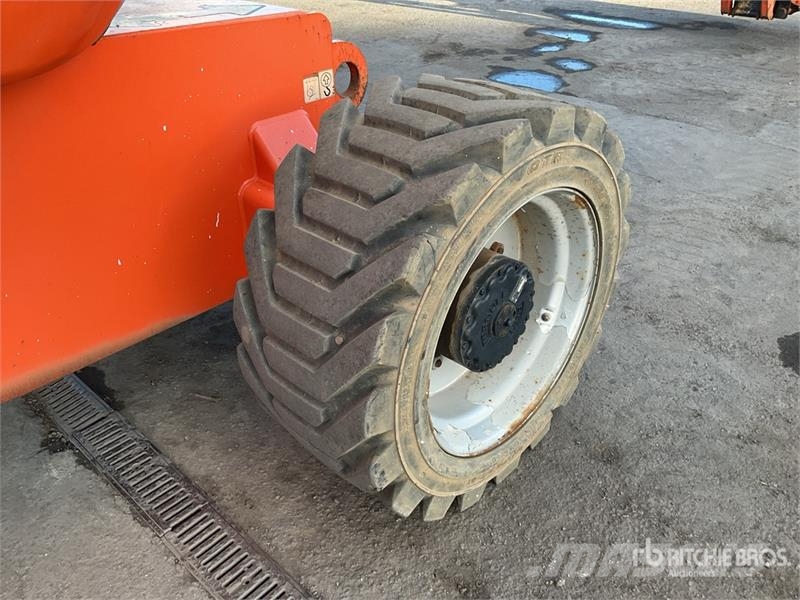 JLG 800 AJ 4WD Diesel Articulating Boom Lift Articulated boom lifts