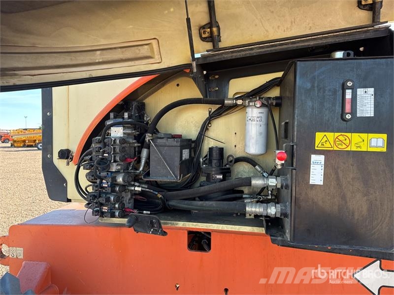 JLG 800 AJ 4WD Diesel Nacelle Articulee Articulating B Knikarmhoogwerkers