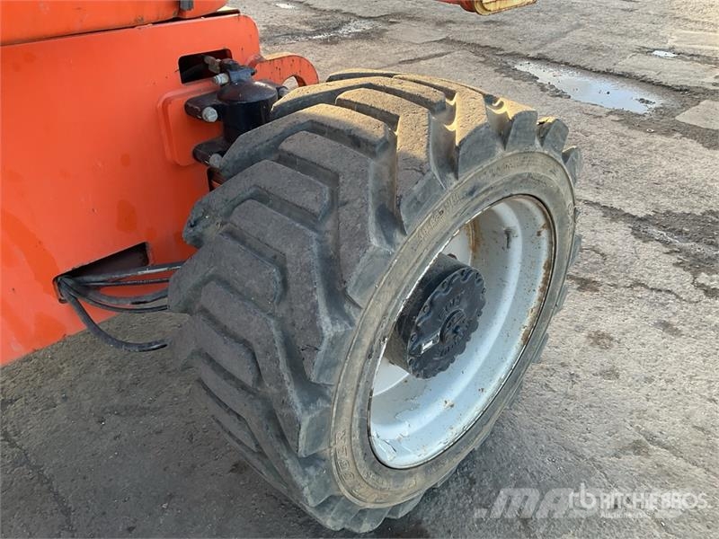JLG 800 AJ 4WD Diesel Articulating Boom Lift Articulated boom lifts