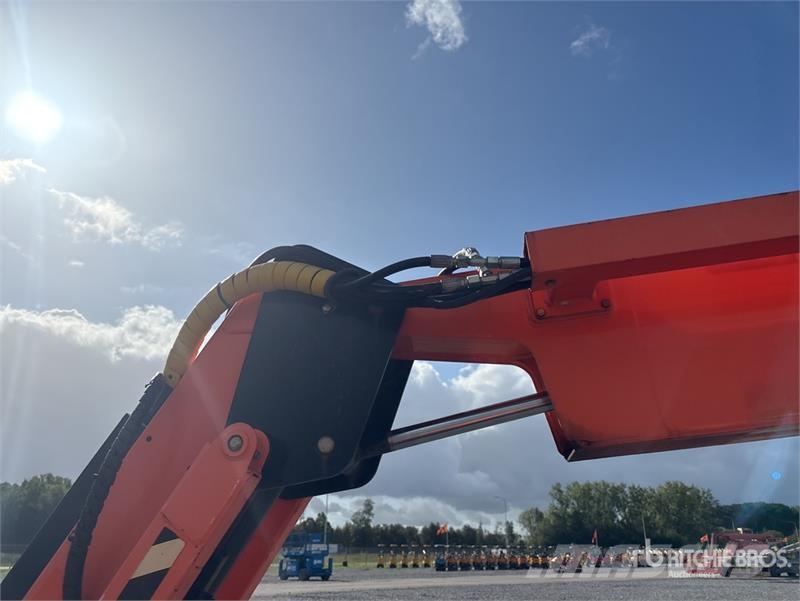 JLG 800 AJ 4WD Diesel Articulating Boom Lift Strēles pacēlāji