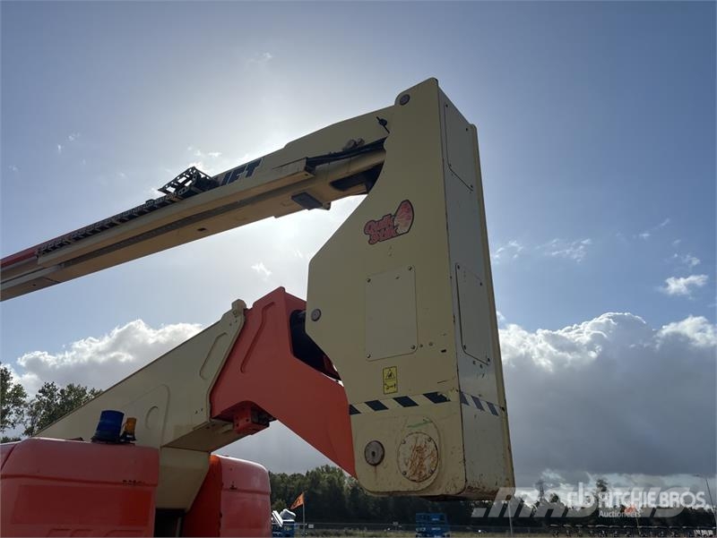 JLG 800 AJ 4WD Diesel Articulating Boom Lift Strēles pacēlāji