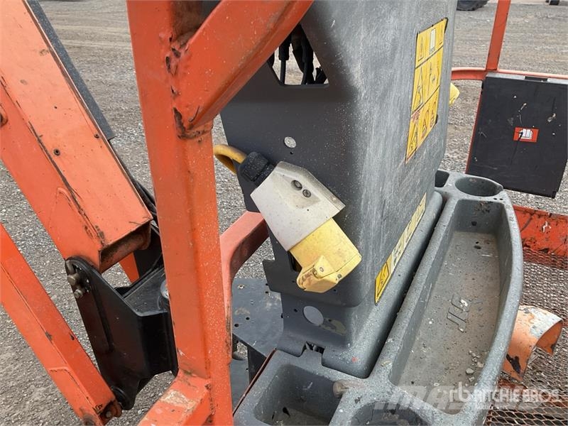 JLG 800AJ 4WD Diesel Articulating Boom Lift Articulated boom lifts