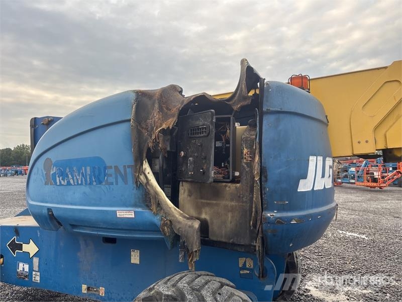 JLG 800AJ 4WD Diesel Articulating Boom Lift Strēles pacēlāji