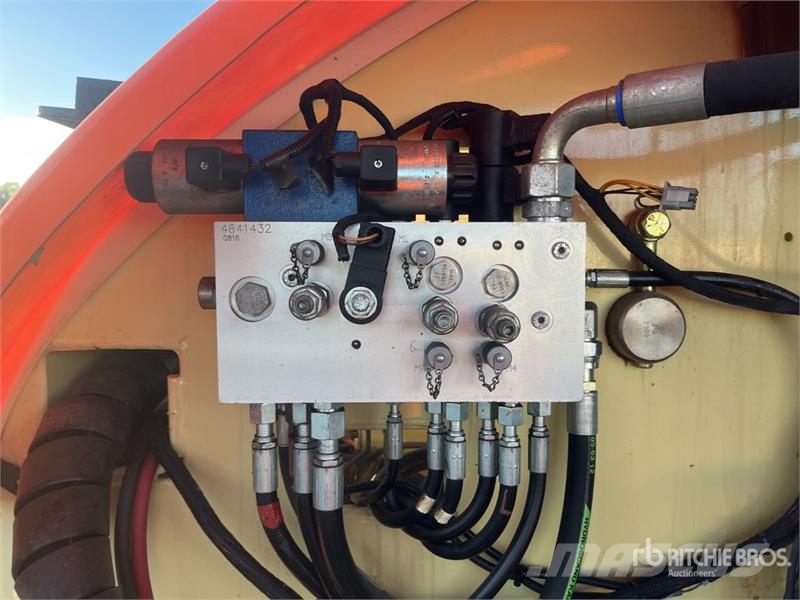 JLG 860SJ 4WD Diesel Telescopic Boom Lift رافعات سلة تلسكوبية