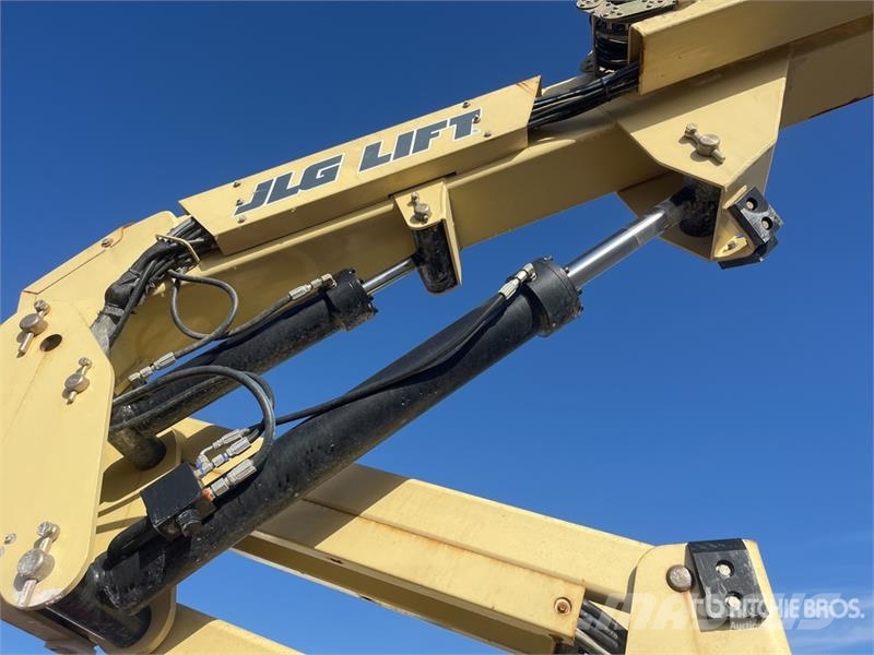 JLG E300 AJP 2WD Electric Electric Articulating Boom L Strēles pacēlāji